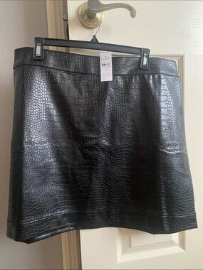 LOFT Black Faux Leather Croc A-Line Mini Skirt